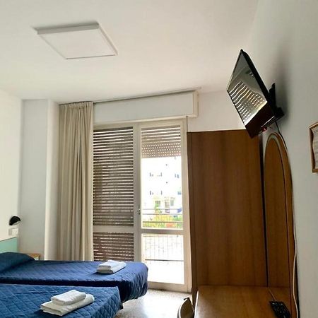 Hotel Telstar Rimini Kültér fotó