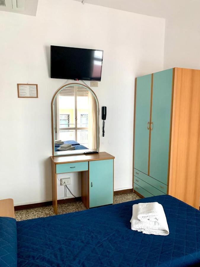 Hotel Telstar Rimini Kültér fotó