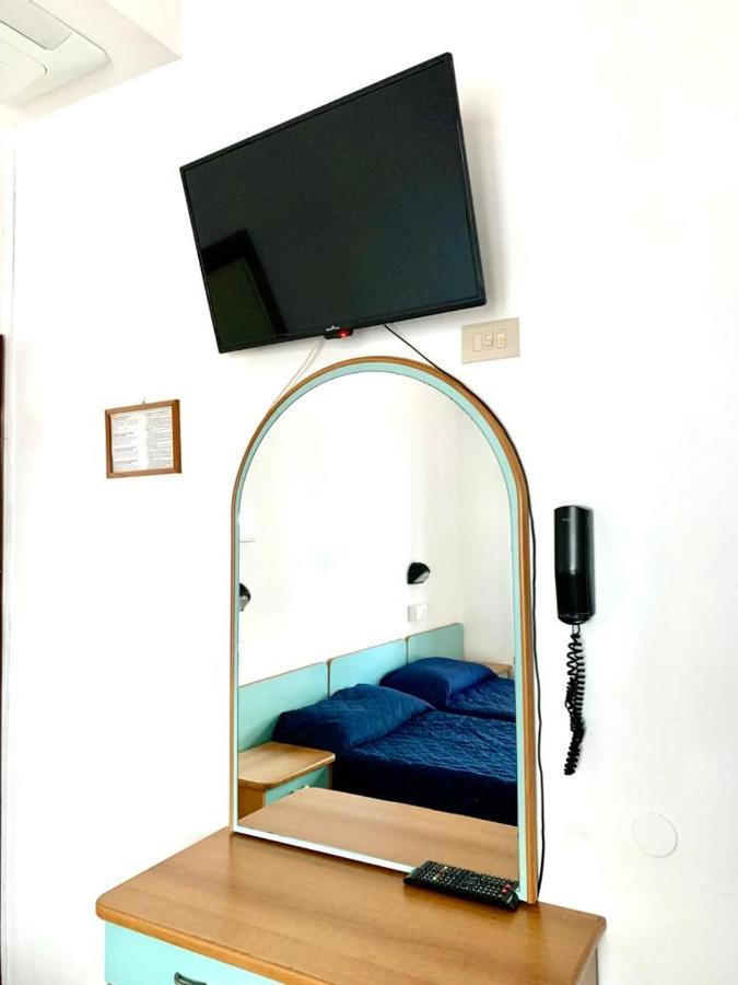 Hotel Telstar Rimini Kültér fotó