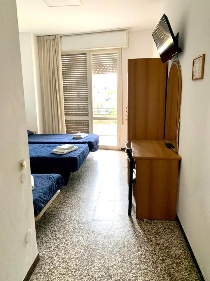 Hotel Telstar Rimini Kültér fotó