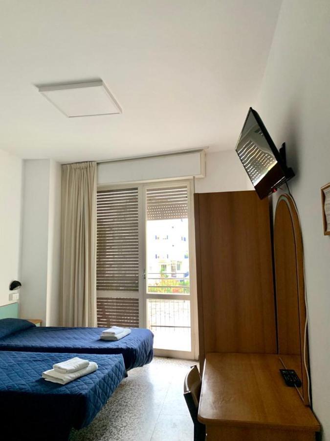 Hotel Telstar Rimini Kültér fotó
