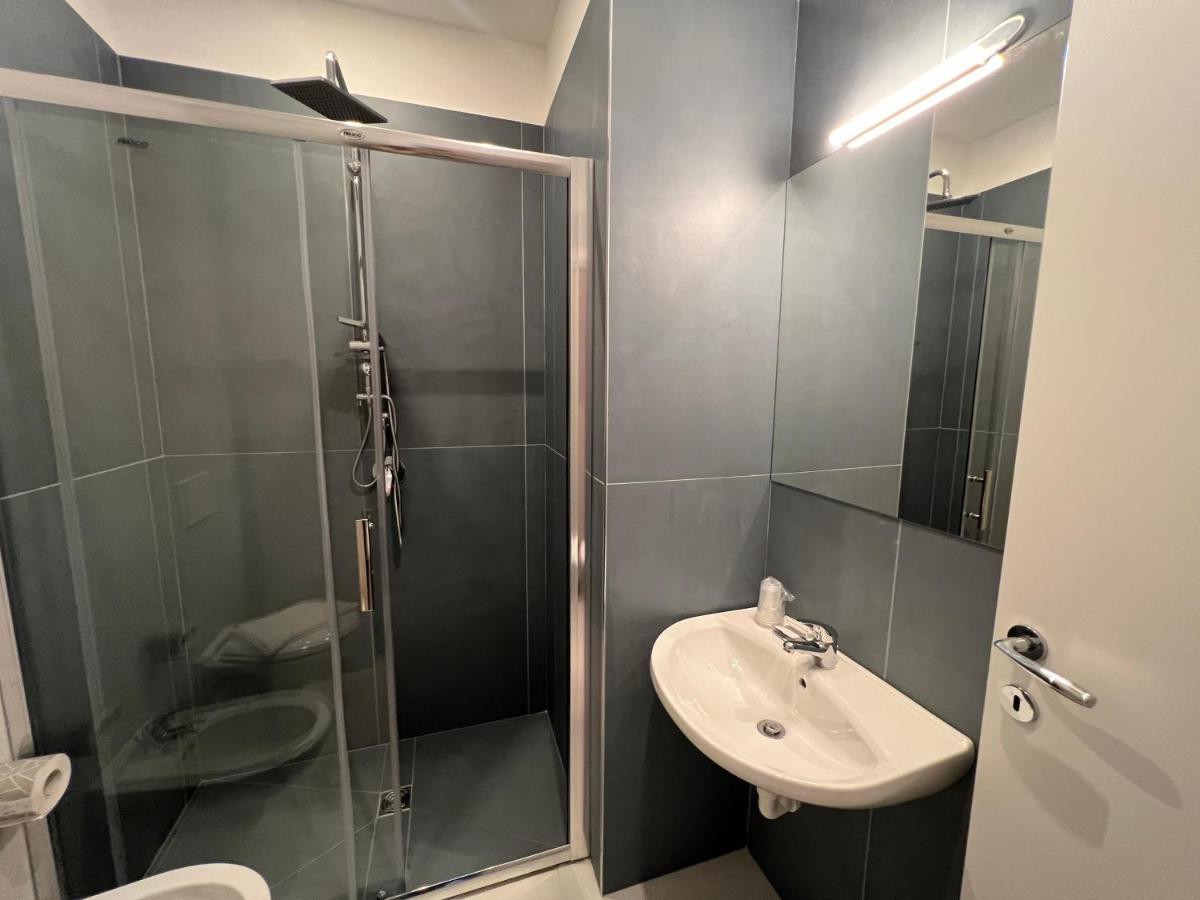 Hotel Telstar Rimini Kültér fotó