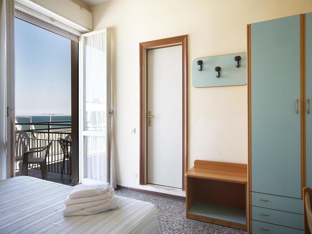 Hotel Telstar Rimini Kültér fotó