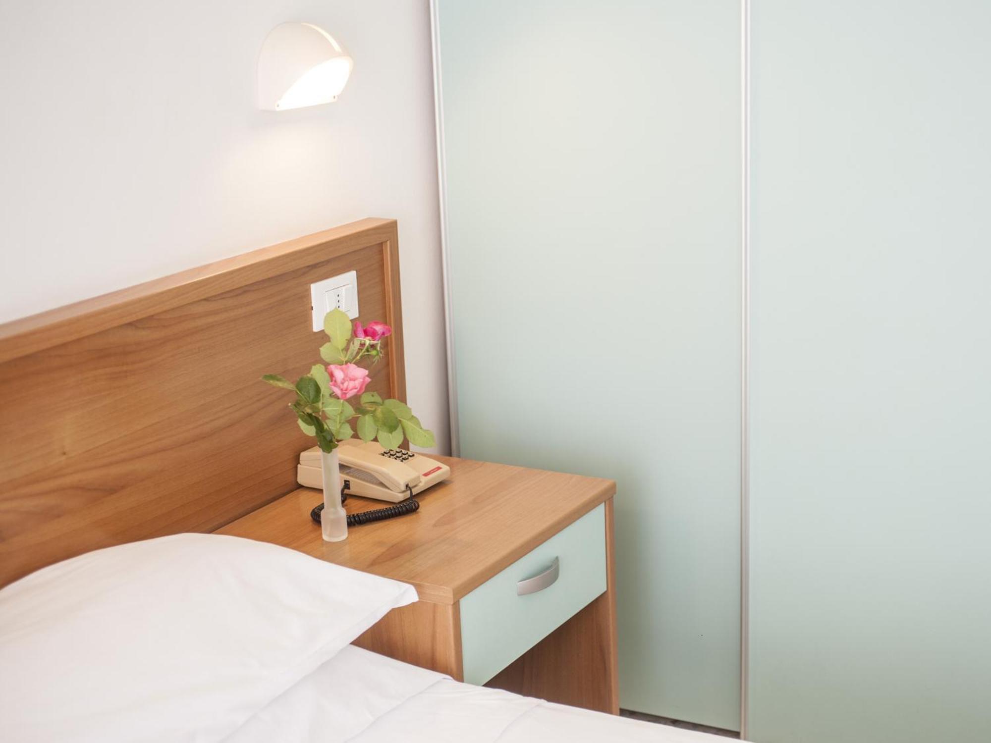 Hotel Telstar Rimini Kültér fotó