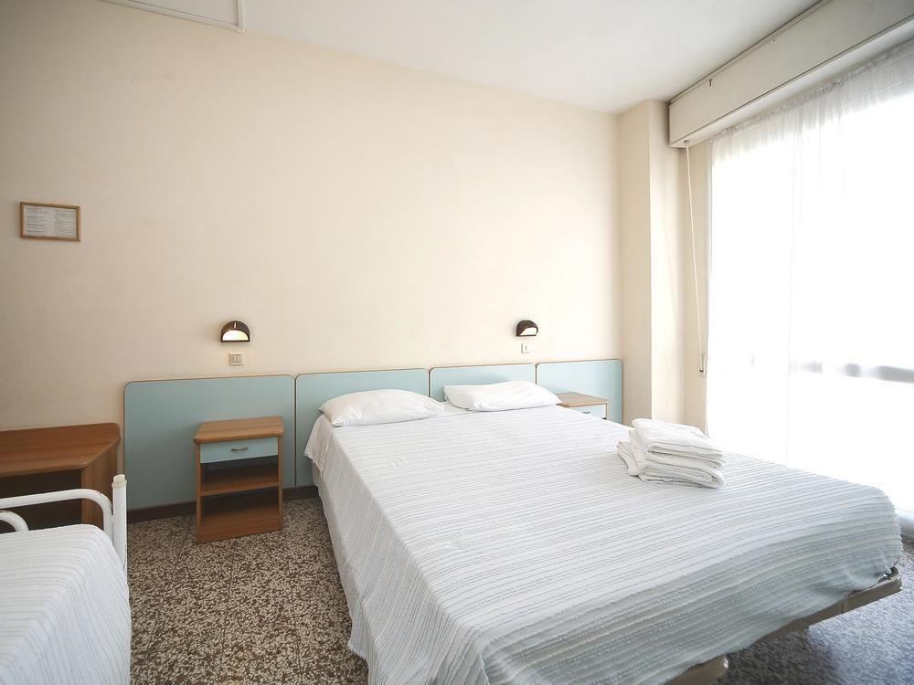 Hotel Telstar Rimini Kültér fotó