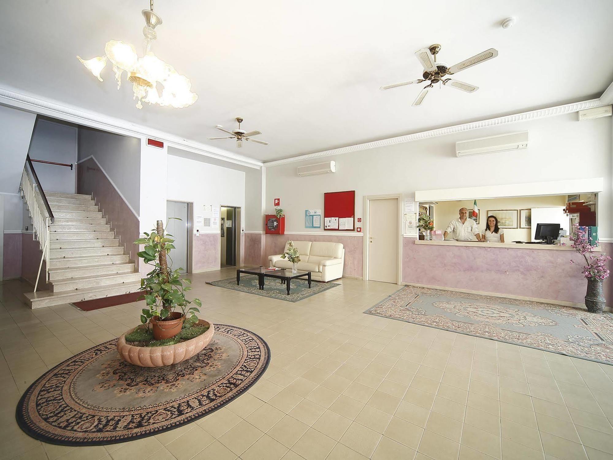 Hotel Telstar Rimini Kültér fotó