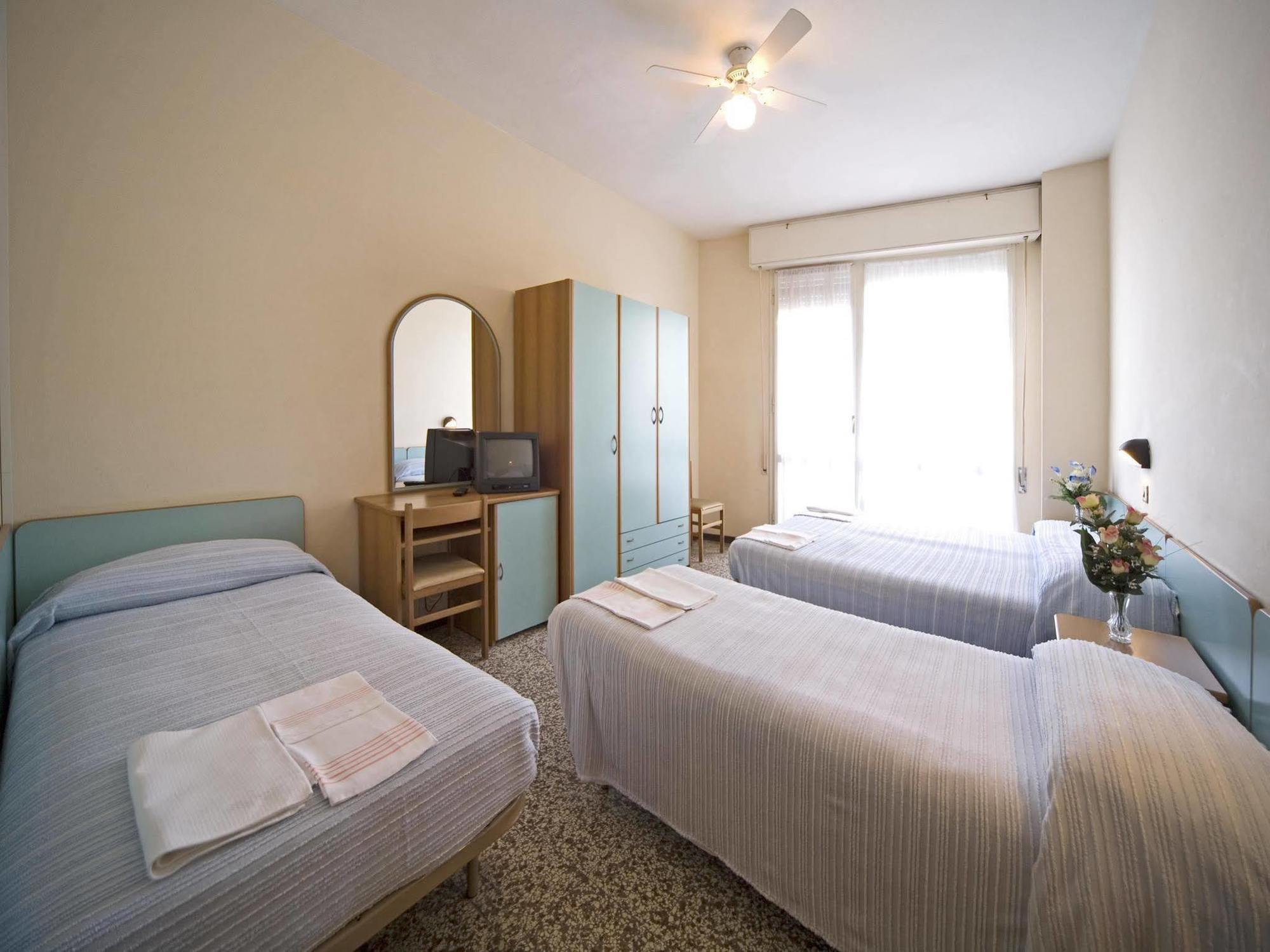 Hotel Telstar Rimini Kültér fotó